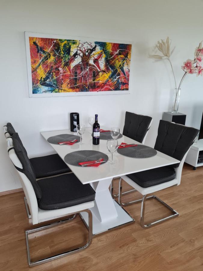 Apartmán Prostorný 3 Pokojový S Dvěma Terasami Praha