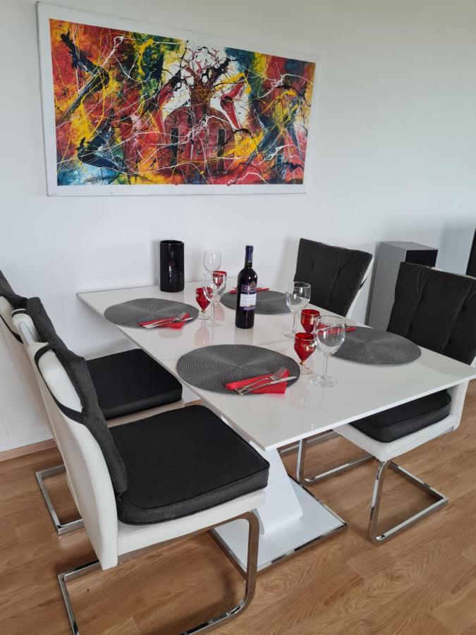 Prostorný 3 Pokojový S Dvěma Terasami Apartmán *